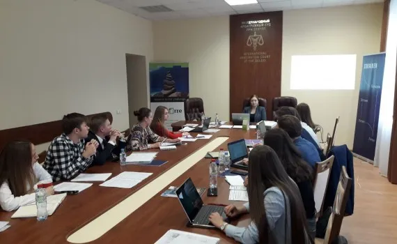 Юлия Мирончик и Вероника Павловская стали инспекторами первой Летней школы международного коммерческого арбитража при БелТПП